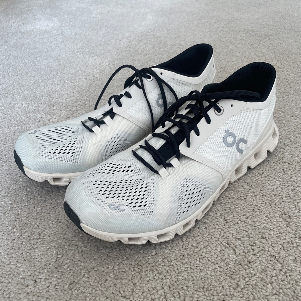 On Cloud X Running White and Black Athletic Sneakers - W 10.5
